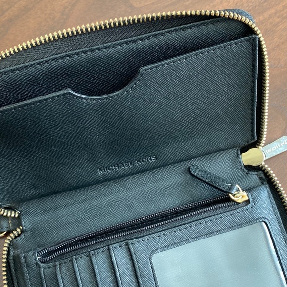 🌵SOLD🌵 Michael Kors Wallet - Picture 5 of 6